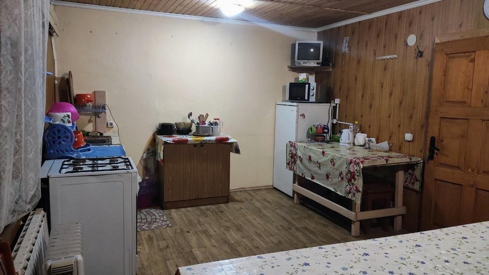 ホテル Мала Одеса ヤブルニツァ 部屋 写真